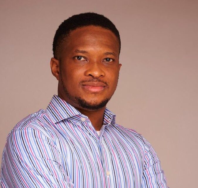 Lawrence Oyor Biography: Songs, Darasimi, Twin, Parents, Wedding, Pictures, Net Worth, Age, Wife, Wikipedia