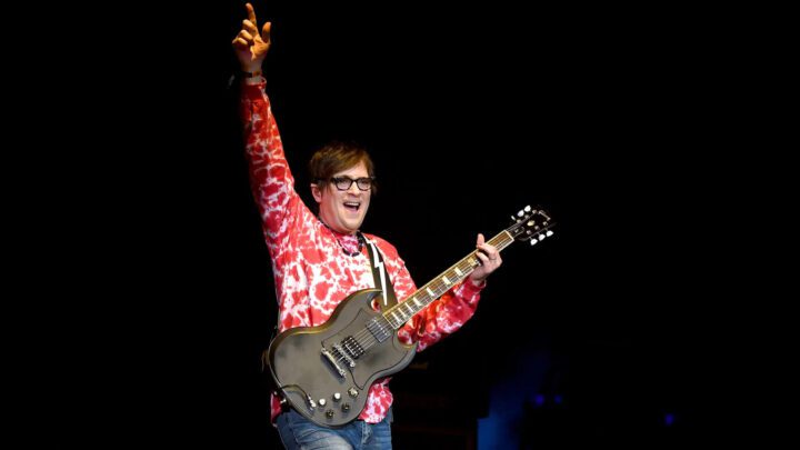 Rivers Cuomo Biography: Wife, Net Worth, Height, Age, Family, Young, Guitar, 1994, Harvard