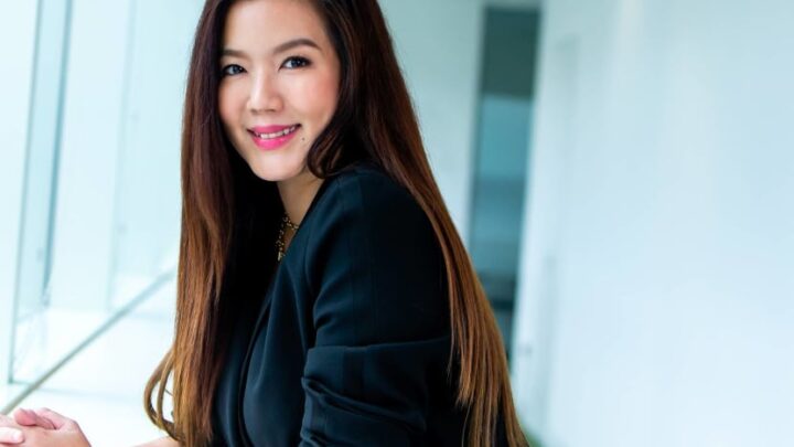 Rui En Biography: Married Husband, Education, Age, Shows, Daughter, Height, Net Worth, Instagram